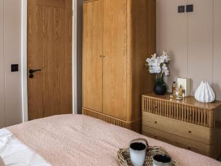 16 At The Sanctuary - Uk52286 - 3