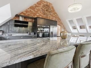 The Penthouse - Uk52276 - 1
