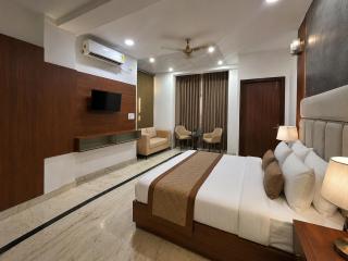 Hotel Prak Tree Sector 20 Noida - 3