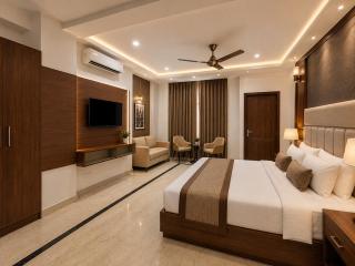 Hotel Prak Tree Sector 20 Noida - 1