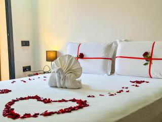 Deluxe KING Bed SUITE W/POOL - 0