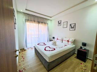 Deluxe KING Bed SUITE W/POOL - 6