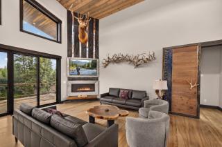 FALL RIVER LODGE by Kabino Riverfront 5BR lodge with hot tub mountain views - 6