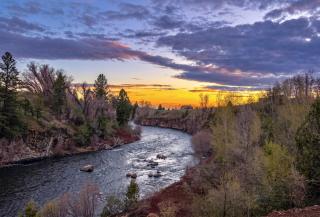 FALL RIVER LODGE by Kabino Riverfront 5BR lodge with hot tub mountain views - 3