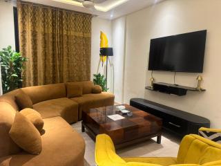 Spacious 2BR Apartment Zameen Aurum Gulberg - 6
