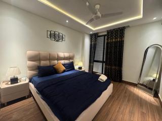 Spacious 2BR Apartment Zameen Aurum Gulberg - 3