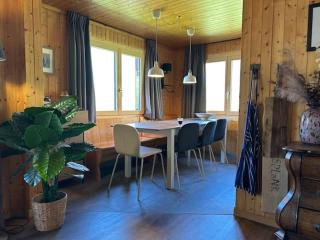 Chalet Mallum – Upper Apartment with Views - 8