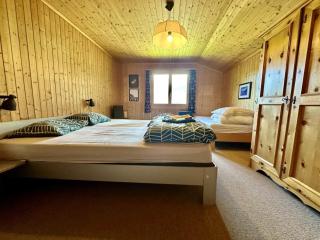 Chalet Mallum – Upper Apartment with Views - 3