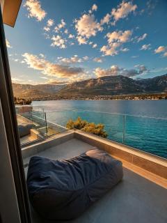 AQUA Trizonia Suites - 9