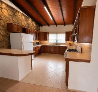 Spacious Open Apartment - 4