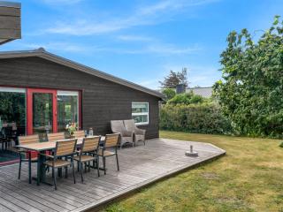 Holiday Home Sveina - 600m from the sea by Interhome - 6