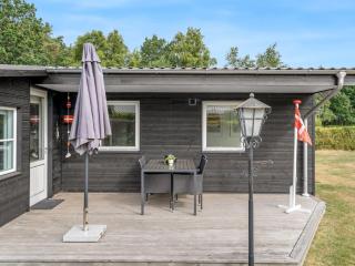 Holiday Home Sveina - 600m from the sea by Interhome - 4
