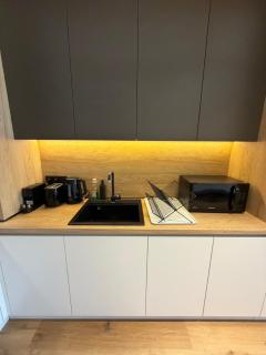 Amalfy Cozy Studio near Metro w Working Desk and WiFi - 8