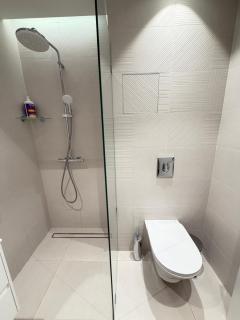 Amalfy Cozy Studio near Metro w Working Desk and WiFi - 7