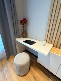 Amalfy Cozy Studio near Metro w Working Desk and WiFi - 6