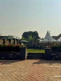 Jominah hotel and gardens - 9