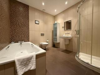 Spacious Shoreditch Family Apartment Near Old Street Station Sleeps 5 - London - 6