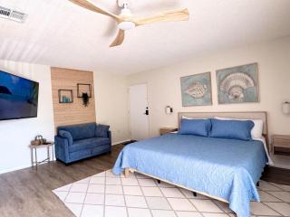 Boho Coastal Studio Near Siesta Key Pool - 0