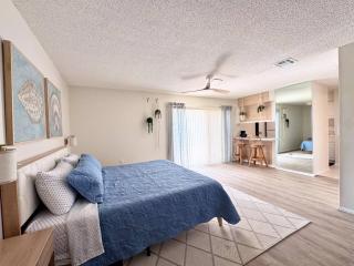 Boho Coastal Studio Near Siesta Key Pool - 4
