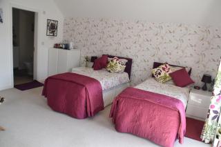 Spacious Luxury Room - 6