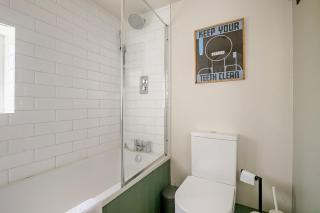 Spring Crescent Cottage in Rye - 2