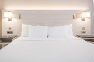 Fantasyland Hotel - 8