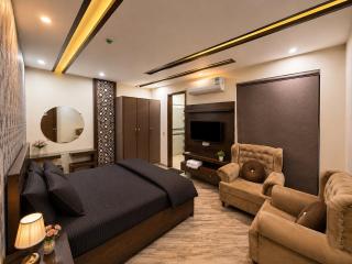 Two Bedroom Apartment, Multazam Heights, DHA Phase 8 - 7