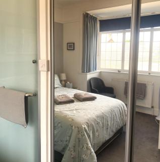 En-suite room near forest & sea, with fridge, microwave and TV - 1