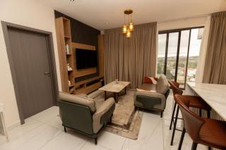 Charming 1BR with Rooftop Pool & Stunning City Views - 8