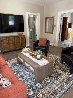 Historic LeClaire Home - 3BR, 2 King Beds & Huge Loft - 1