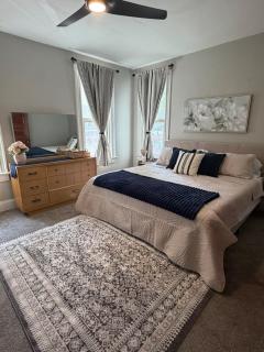 Historic LeClaire Home - 3BR, 2 King Beds & Huge Loft - 8