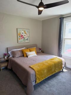 Historic LeClaire Home - 3BR, 2 King Beds & Huge Loft - 6