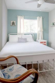Cozy Coastal Cottages of Dunedin - 1