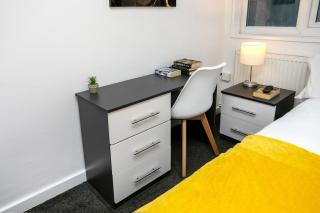 Chic 6Bed - Free Parking - Contractors Friendly - Wi-Fi - Central -  - 1