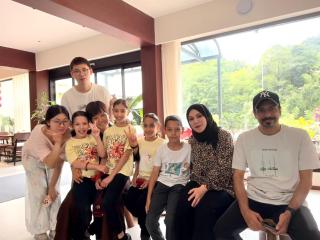 Shambhala Hotel of Zhangjiajie-Within National Forest Park-5min walk to Yangjiajie Cable Car-Free pick up to Park West Gate- English speaking hostess-Hand-drip Coffee- Zen and Tea Culture- Free laundry& Elevator - Personal itineraries & ticket reservation - 6
