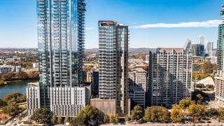 Rainey Street King Suite l Rooftop Pool - 9