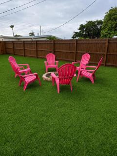 2BR 2 BATH Cottage Steps to Beach & Downtown w pool - 9