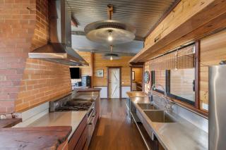 Big Hill Rustic Retreat - BYO Linen - 1