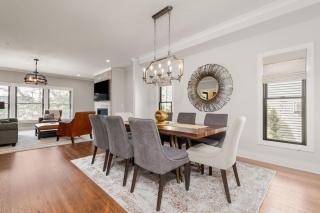 Luxury Retreat Near Notre Dame 5BR 45BA Game Room, Fire Pits & Walk Downtown - 9