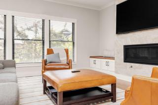 Luxury Retreat Near Notre Dame 5BR 45BA Game Room, Fire Pits & Walk Downtown - 7