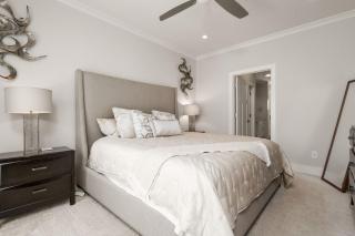 Luxury Retreat Near Notre Dame 5BR 45BA Game Room, Fire Pits & Walk Downtown - 2