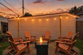 Hot Tub - Game Room - Chic & Spacious - Sleeps 10 - 9