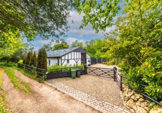 The Old Workshop - A luxury countryside retreat with air-conditioning and hot tub - 0