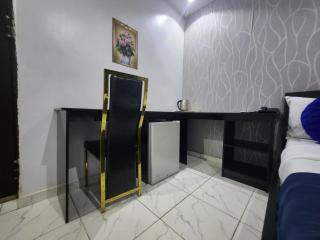 Prominent Hotel and Suites - 8