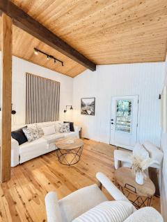 Alpine Lake House - Waterfront on Lake Muskoka - 4