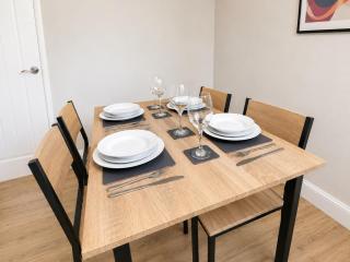 Modern 2-Bedroom House in Glasgow - 6