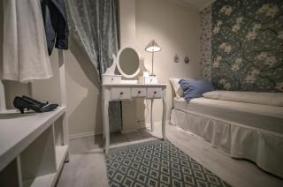 Auntie Laurentze's house - 9