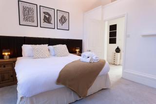 HUGE Sea views, Grade 1 Listed, Free Parking & Wi-Fi - 7