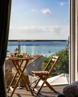 Detached with Sea views, Private Parking & Balcony - 0