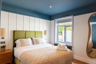 Detached with Sea views, Private Parking & Balcony - 7